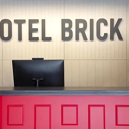 호텔 Brick 3*