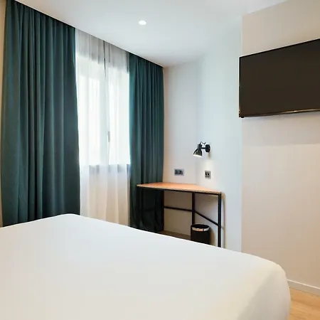 Hotell Brick 3*