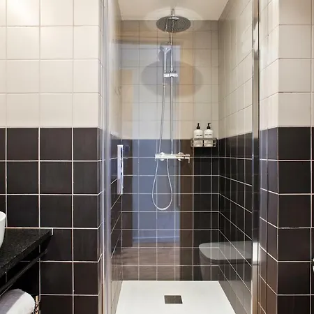 Brick Hotell 3*